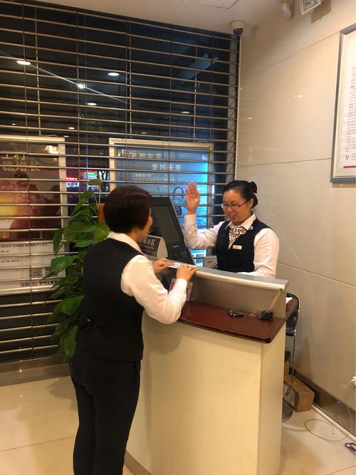 西华上步支行召开服务意识提升会议